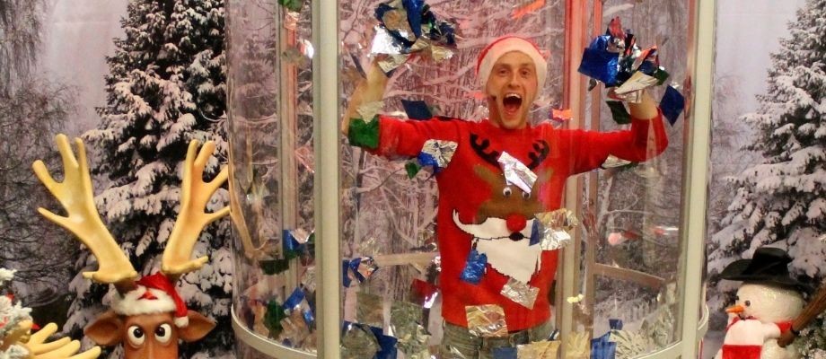 Shake your tinsel and dust of those baubles...